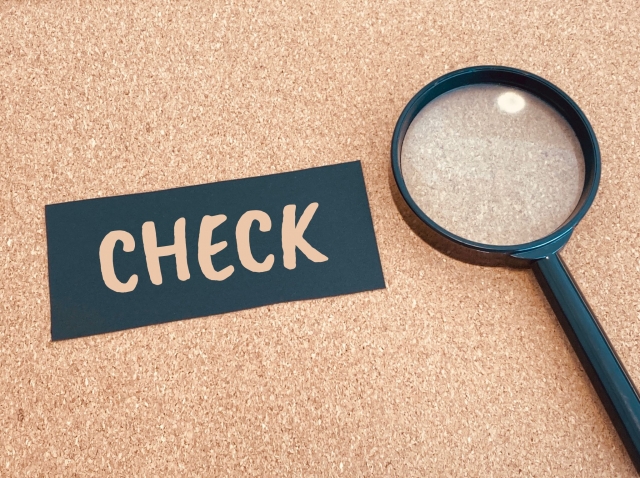 チェックという文字と虫眼鏡