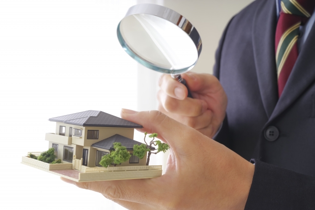 不動産売却の査定しているイメージ